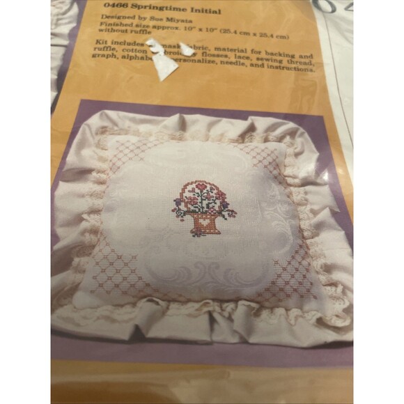 The Creative Circle cross stitch kit #0466 Springtime initial Basket Bouquet - Picture 4 of 8